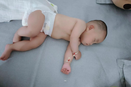 赤壁孕妇肚脐周围发青